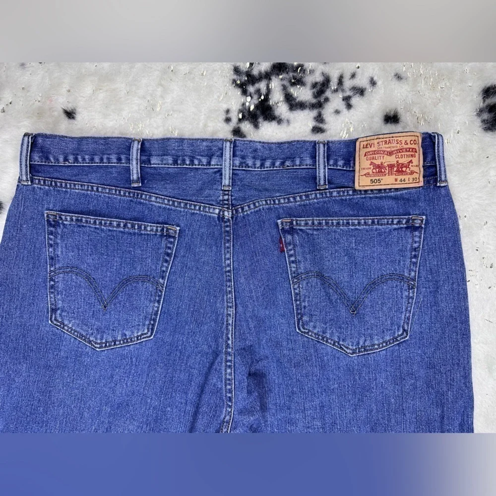 Levi’s Men’s 505 Medium Wash Straight Leg Denim Work Jeans Size 44